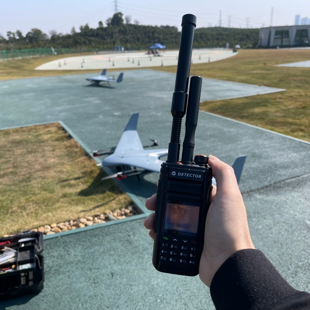 Portable Handheld FPV Drone Detector BT2415